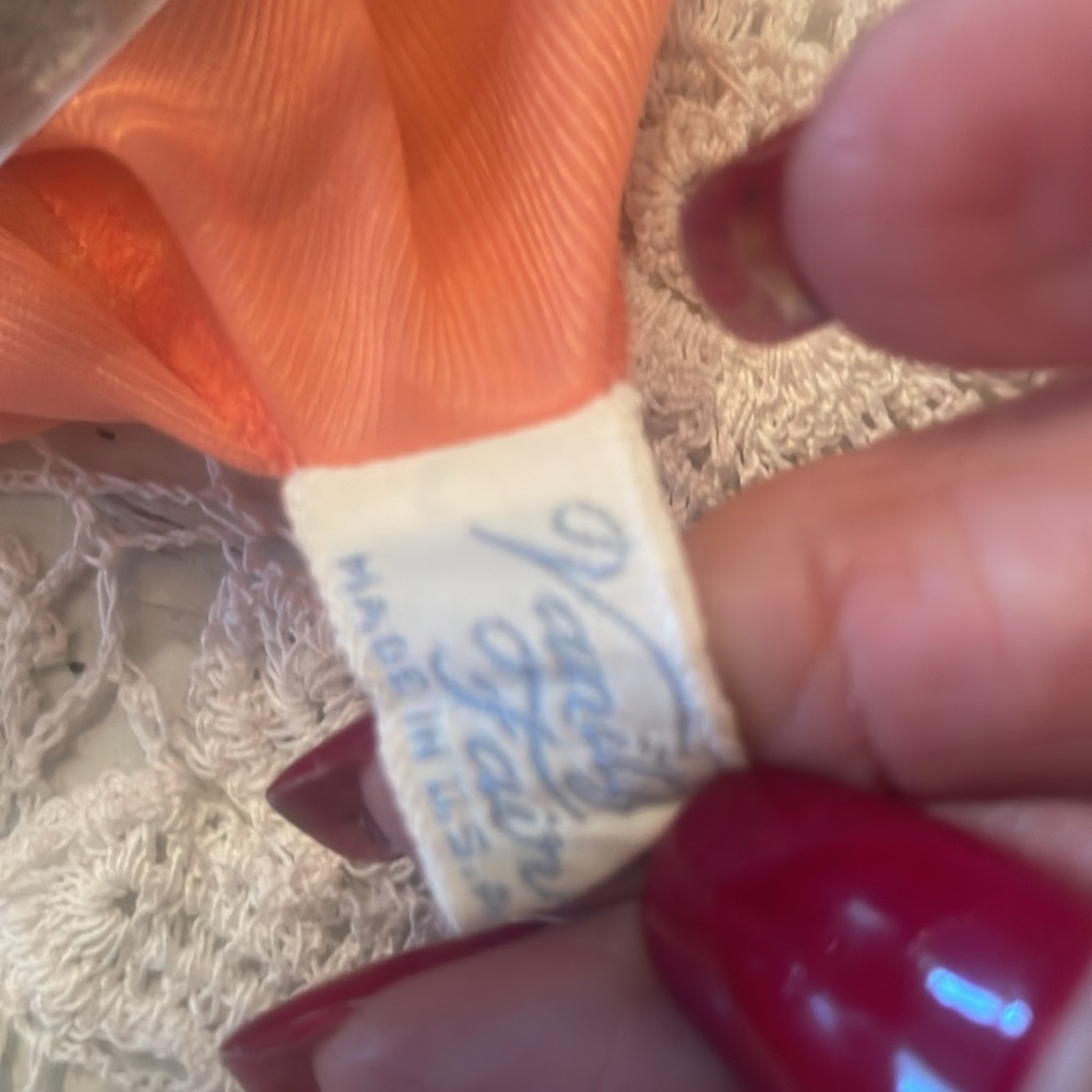 Vintage VANITY FAIR orange nighty with orange lace trim. Size XS - Picture 10 of 10